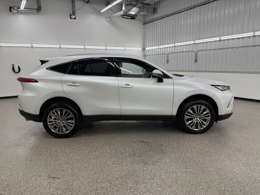 2023 Toyota Venza XLE's photo