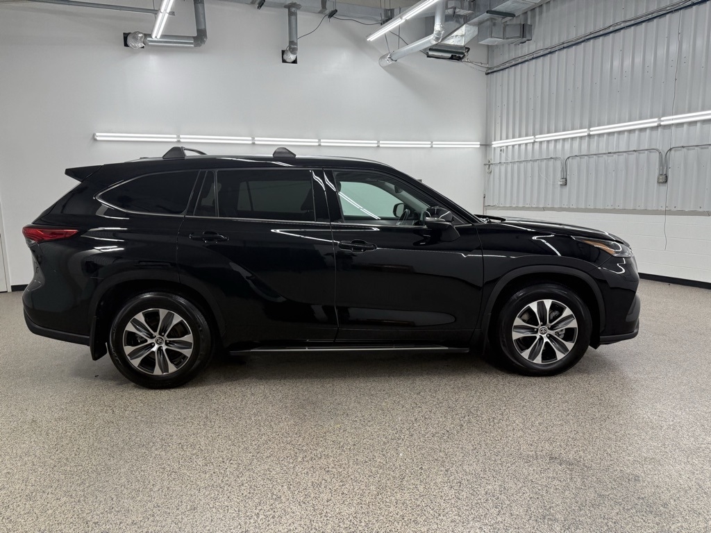 2021 Toyota Highlander XLE's photo