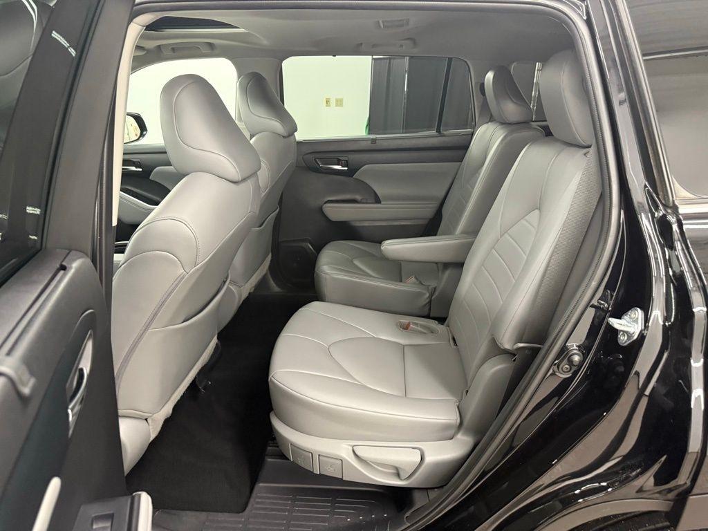 Toyota Highlander  2021