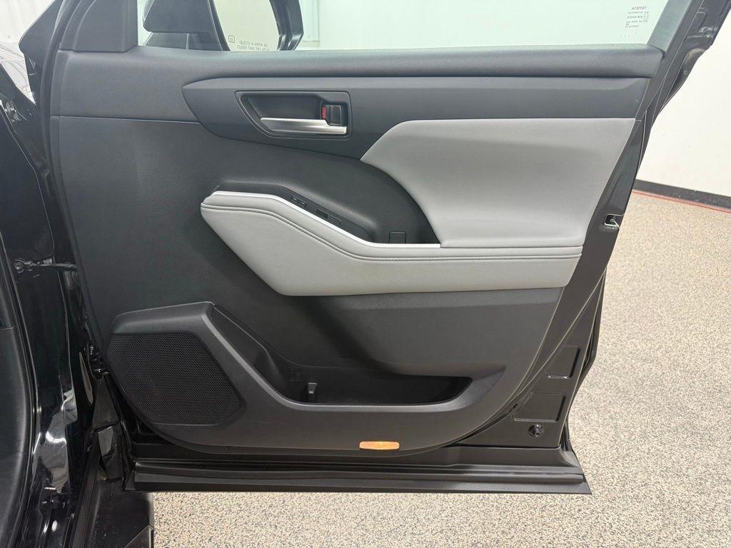 Toyota Highlander  2021