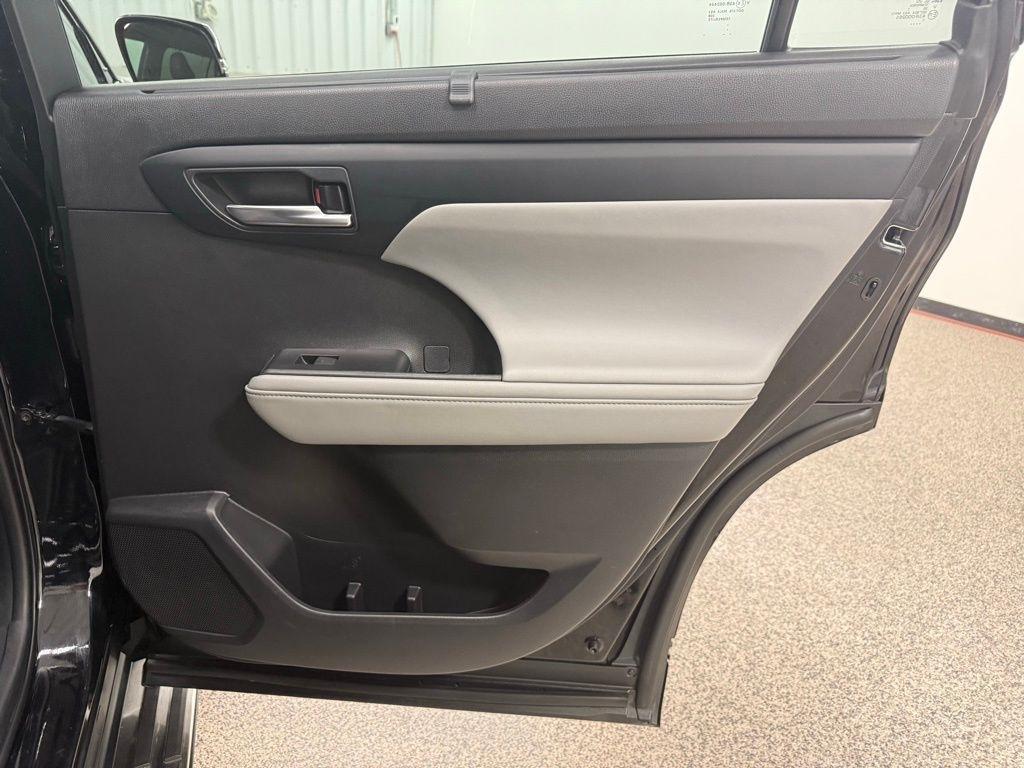 Toyota Highlander  2021