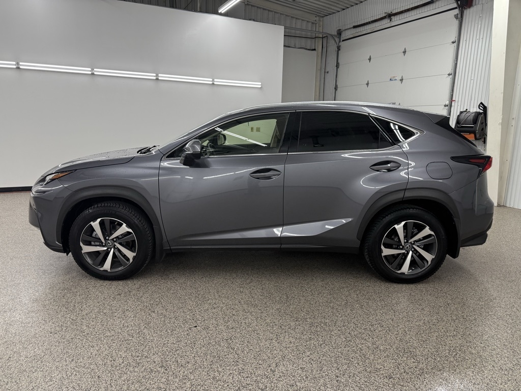 Lexus NX 200t  2019