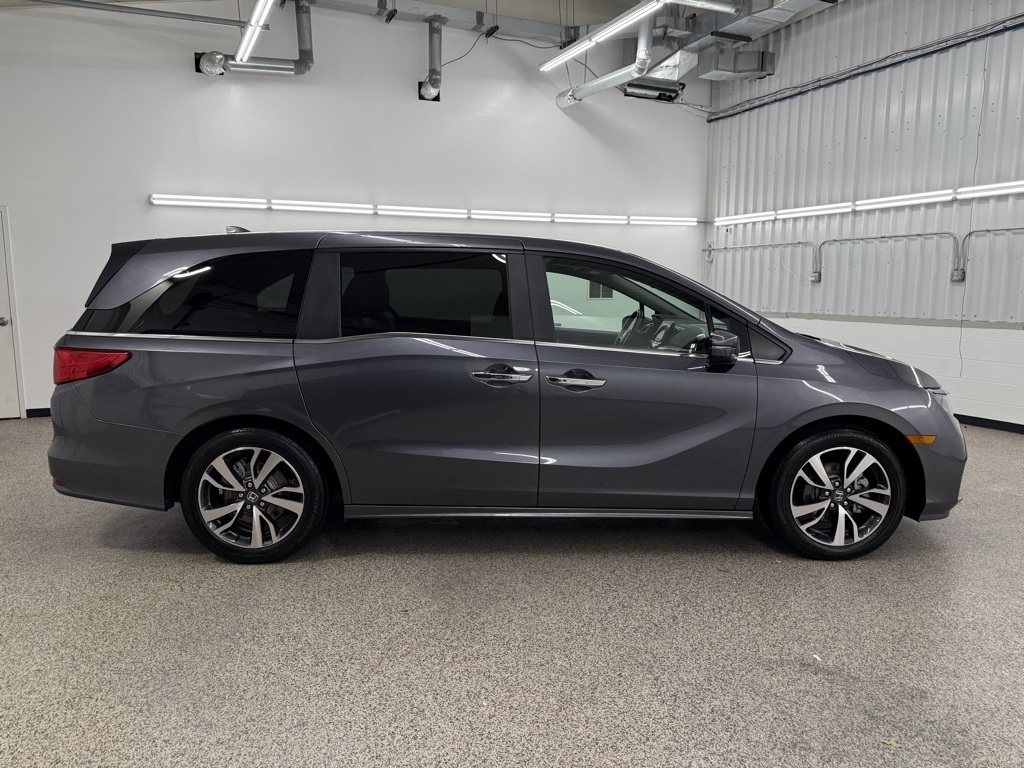 2024 Honda Odyssey Touring's photo