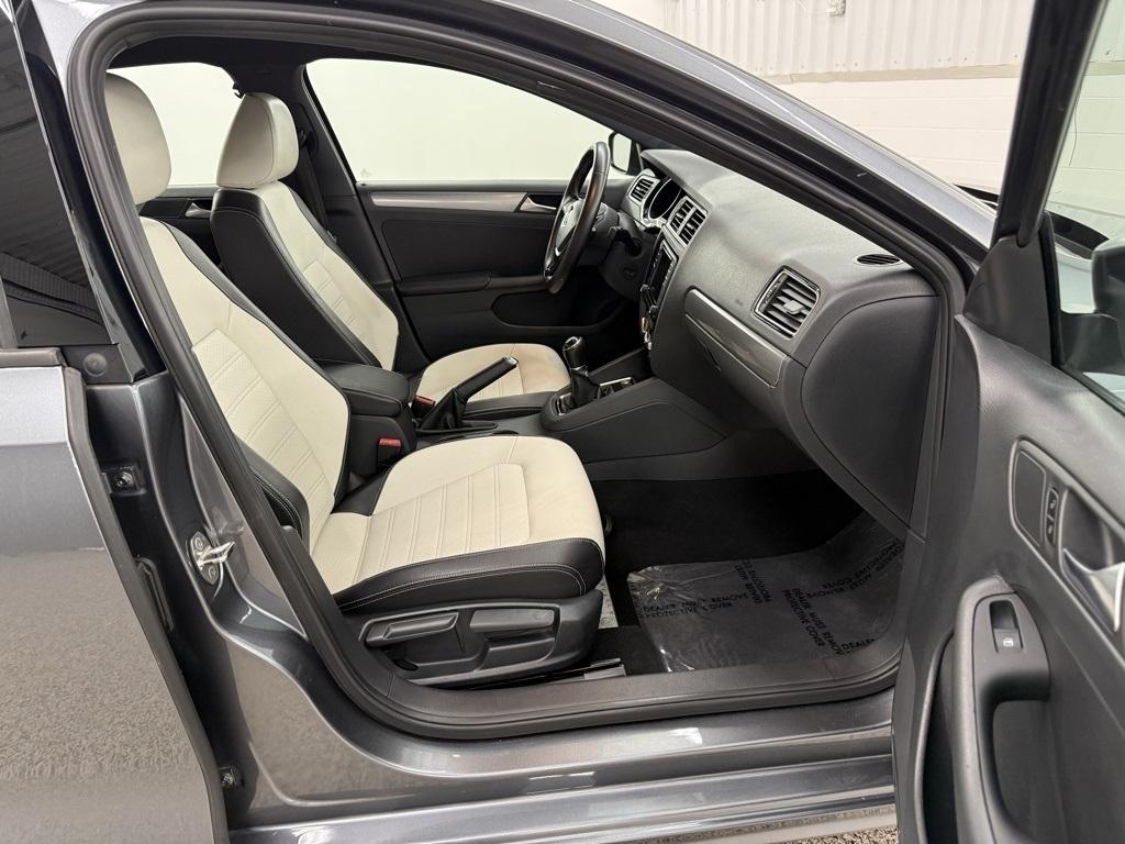 Volkswagen Jetta  2016