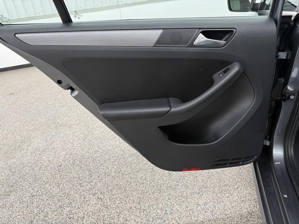 Volkswagen Jetta  2016