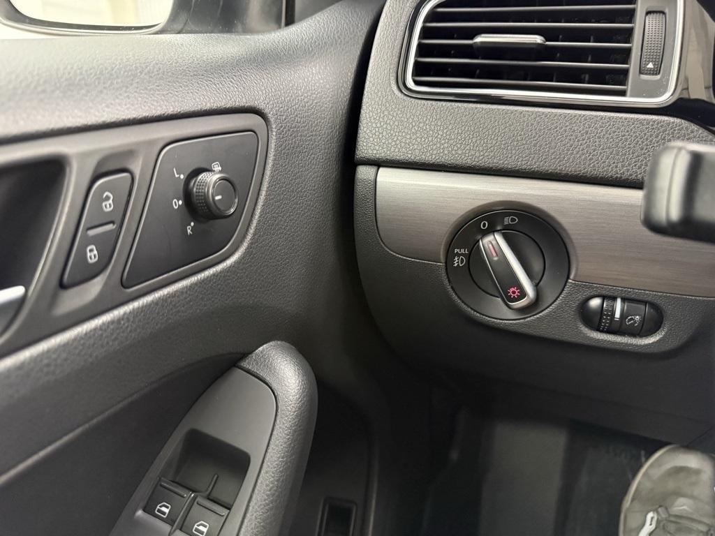 Volkswagen Jetta  2016