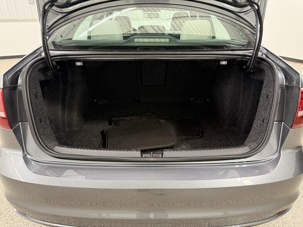 Volkswagen Jetta  2016