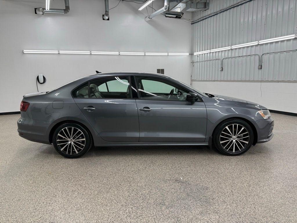 Volkswagen Jetta  2016