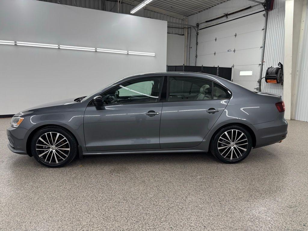 Volkswagen Jetta  2016