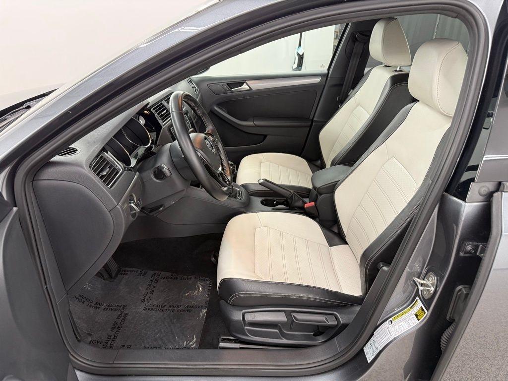 Volkswagen Jetta  2016