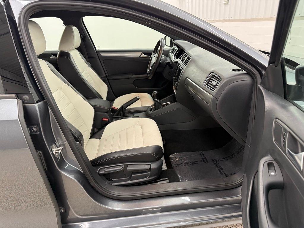 Volkswagen Jetta  2016