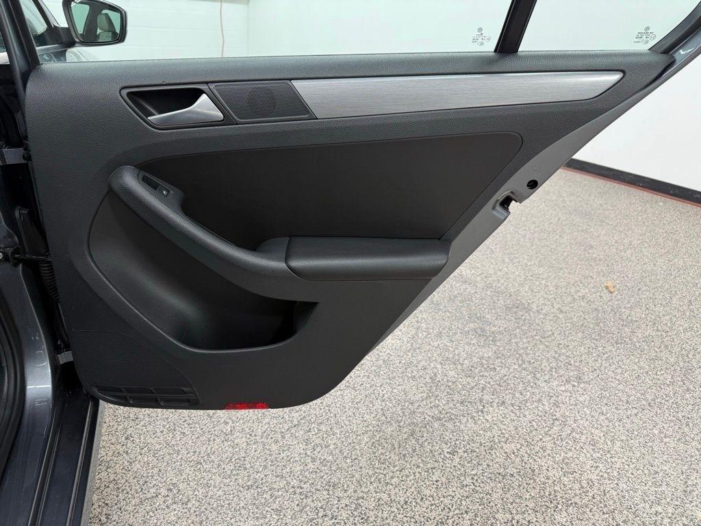 Volkswagen Jetta  2016