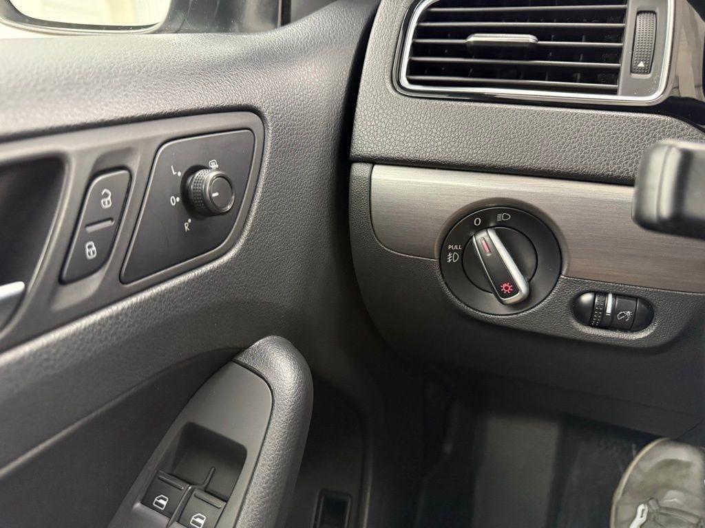 Volkswagen Jetta  2016