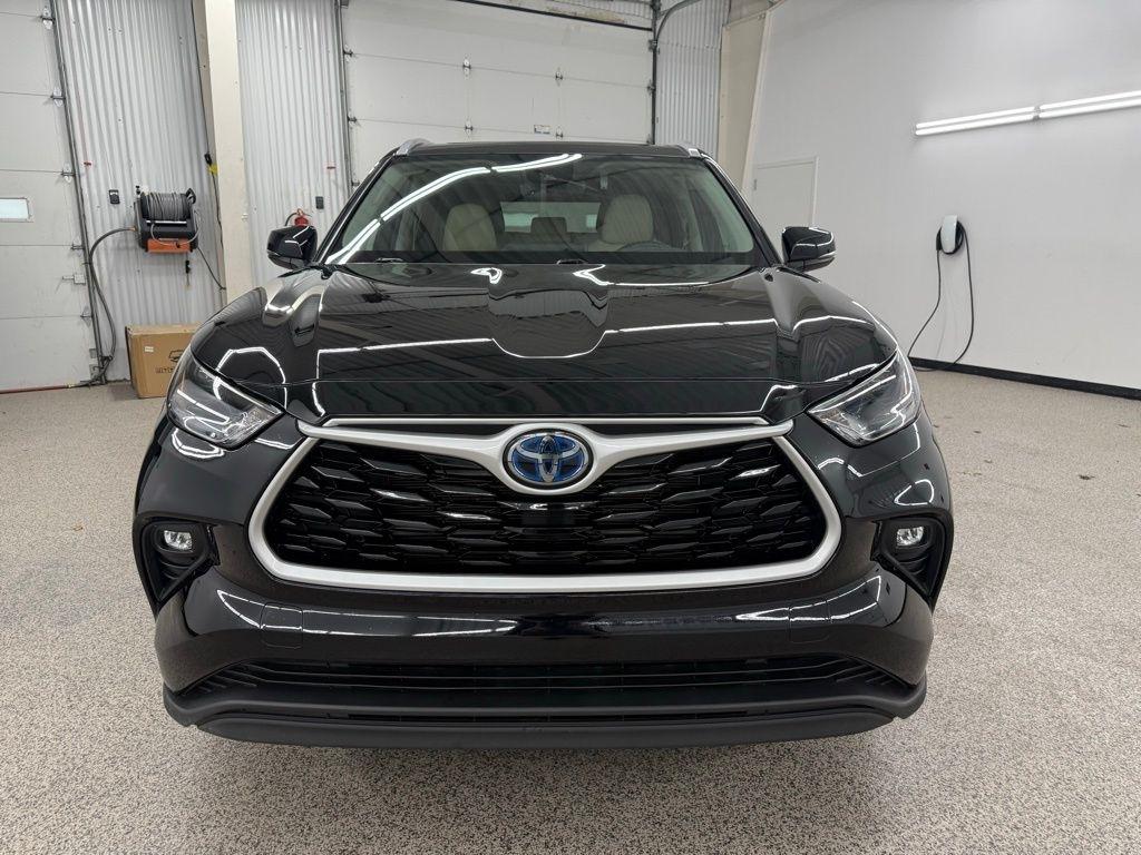 Toyota Highlander Hybrid  2023