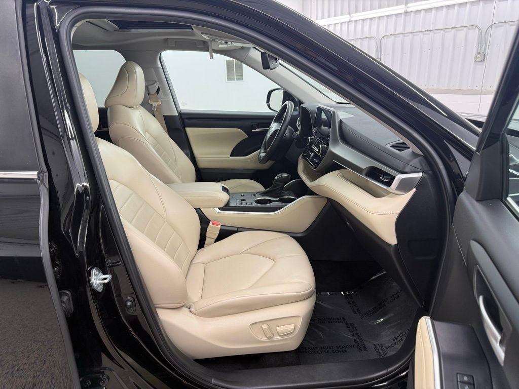 Toyota Highlander Hybrid  2023