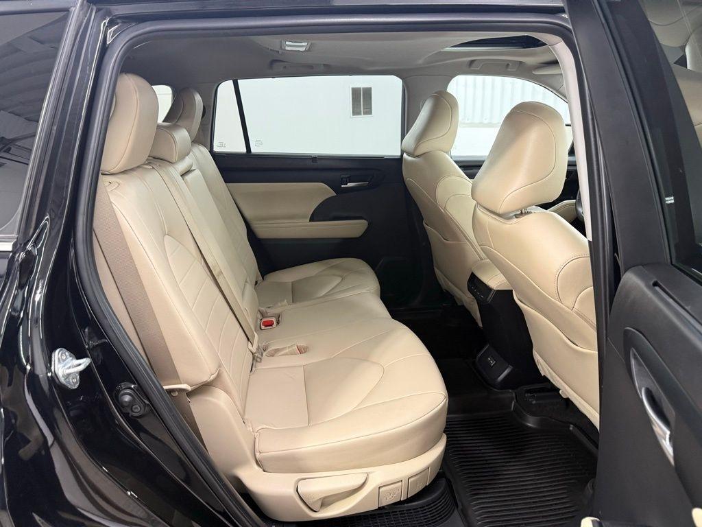 Toyota Highlander Hybrid  2023