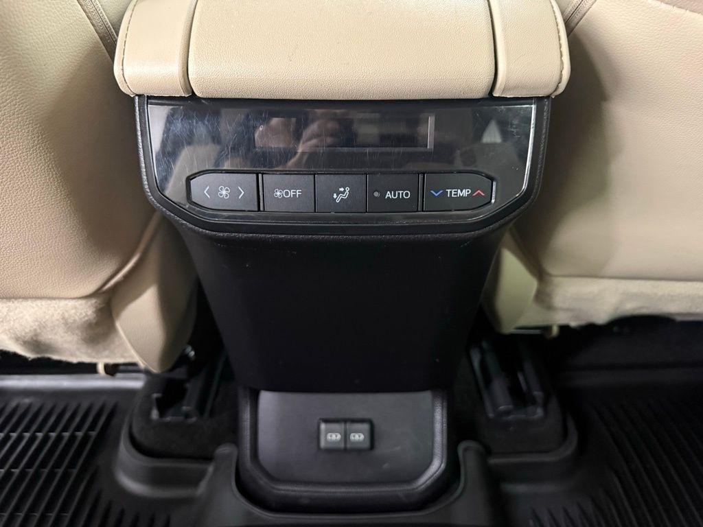 Toyota Highlander Hybrid  2023