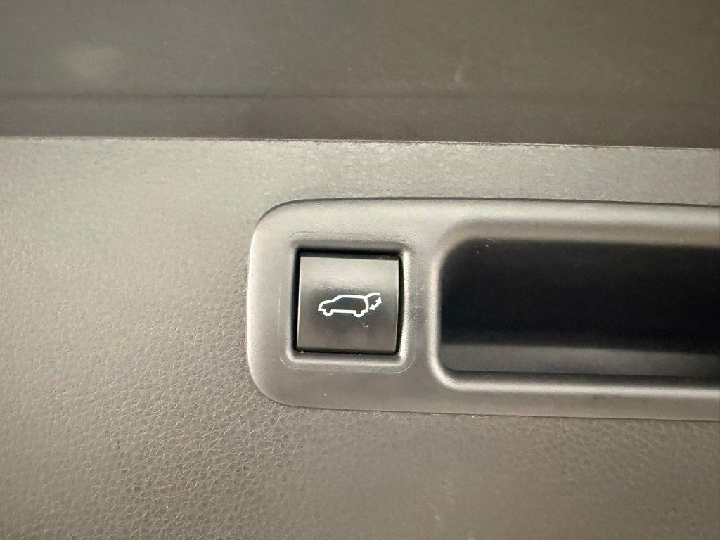 Toyota Highlander Hybrid  2023