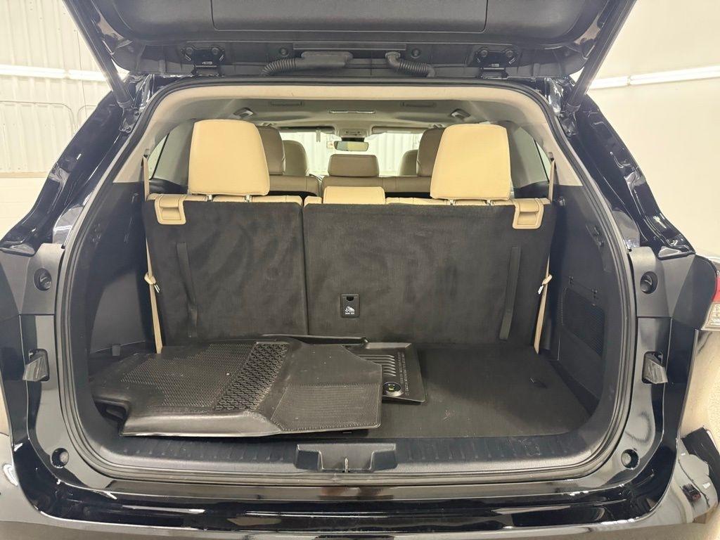 Toyota Highlander Hybrid  2023