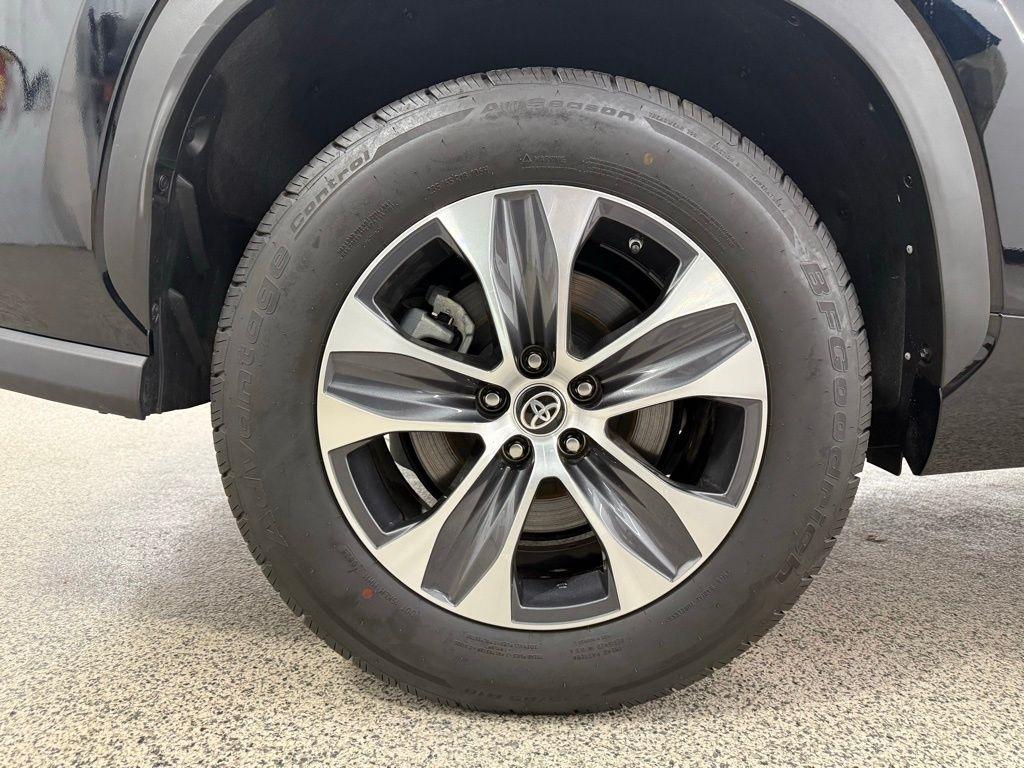 Toyota Highlander Hybrid  2023