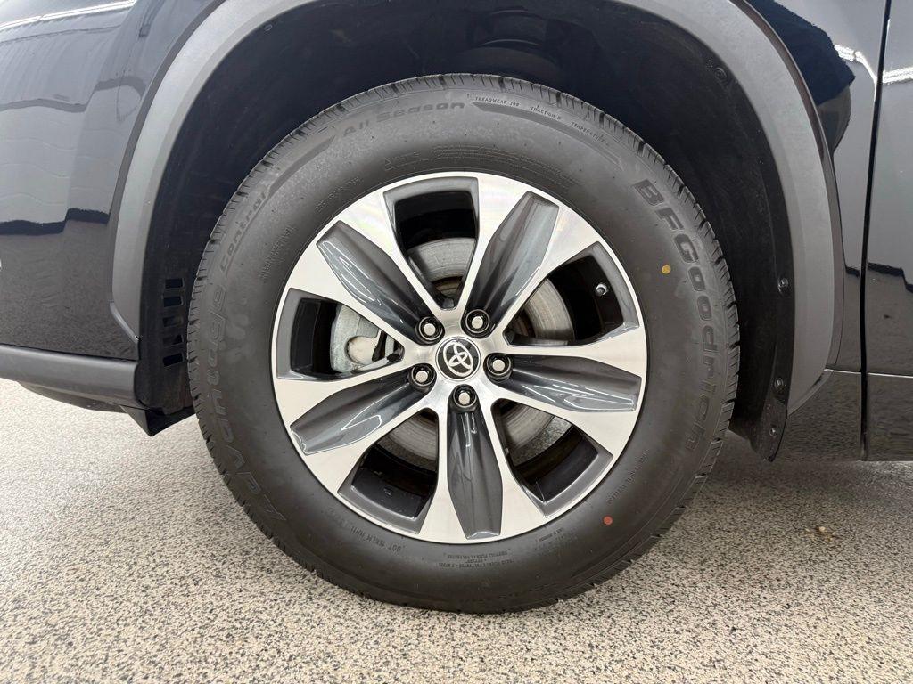 Toyota Highlander Hybrid  2023