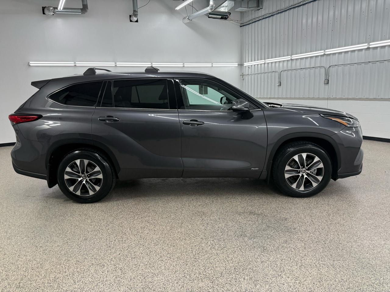 Toyota Highlander Hybrid XLE AWD 2022