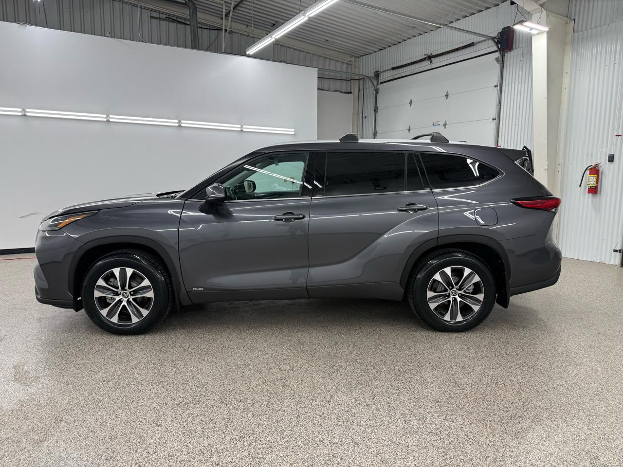 Toyota Highlander Hybrid XLE AWD 2022
