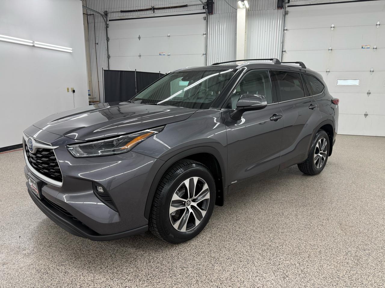 Toyota Highlander Hybrid XLE AWD 2022
