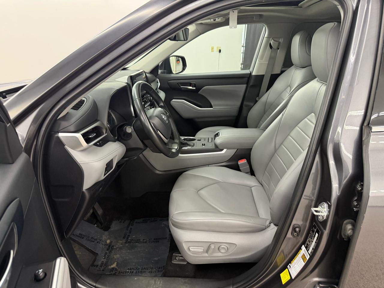 Toyota Highlander Hybrid XLE AWD 2022