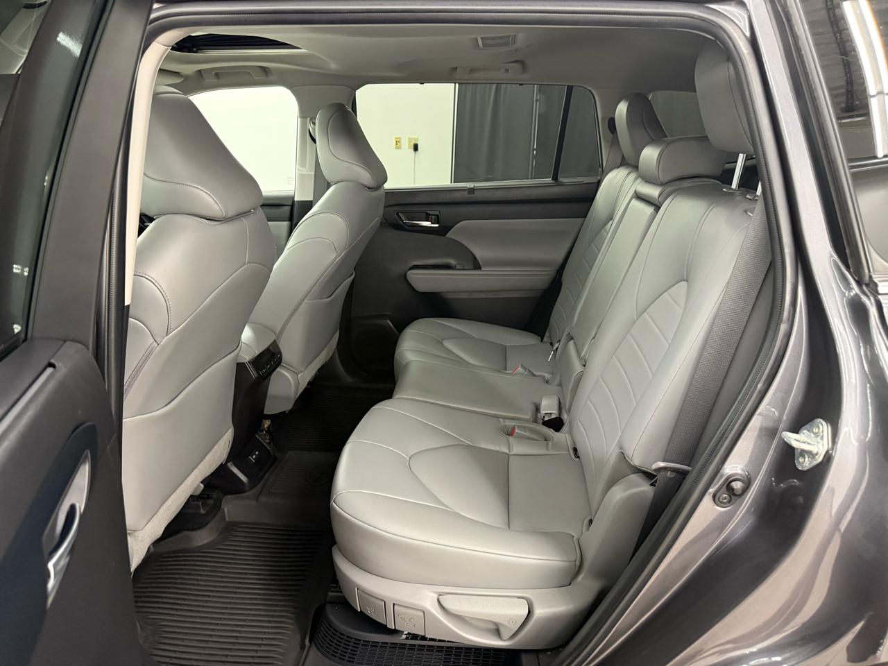 Toyota Highlander Hybrid XLE AWD 2022