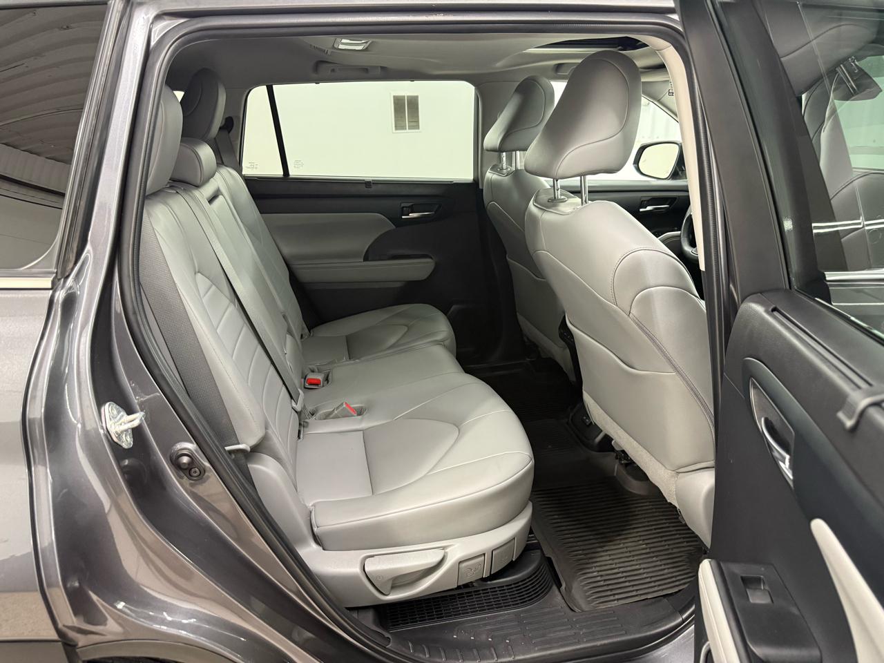 Toyota Highlander Hybrid XLE AWD 2022