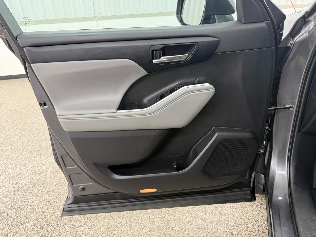 Toyota Highlander Hybrid XLE AWD 2022