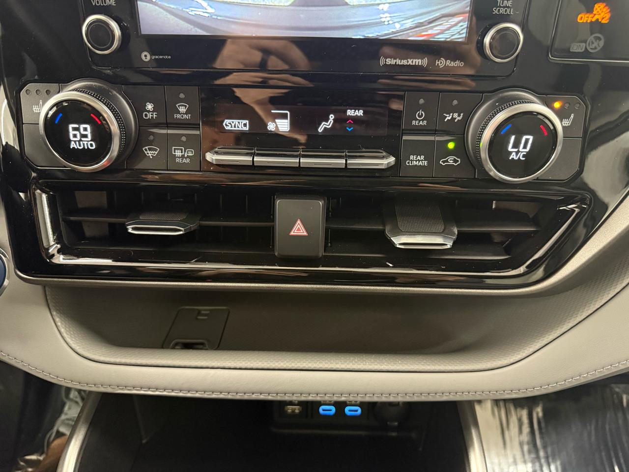 Toyota Highlander Hybrid XLE AWD 2022