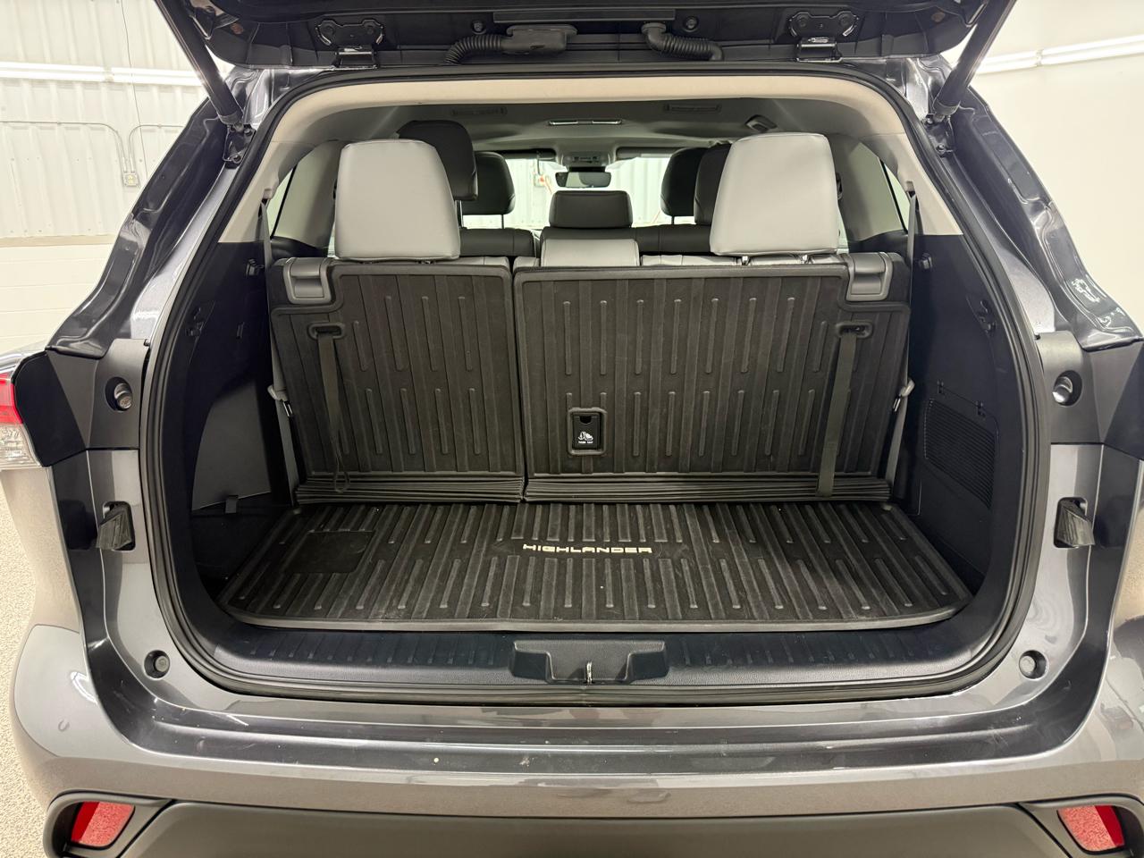 Toyota Highlander Hybrid XLE AWD 2022