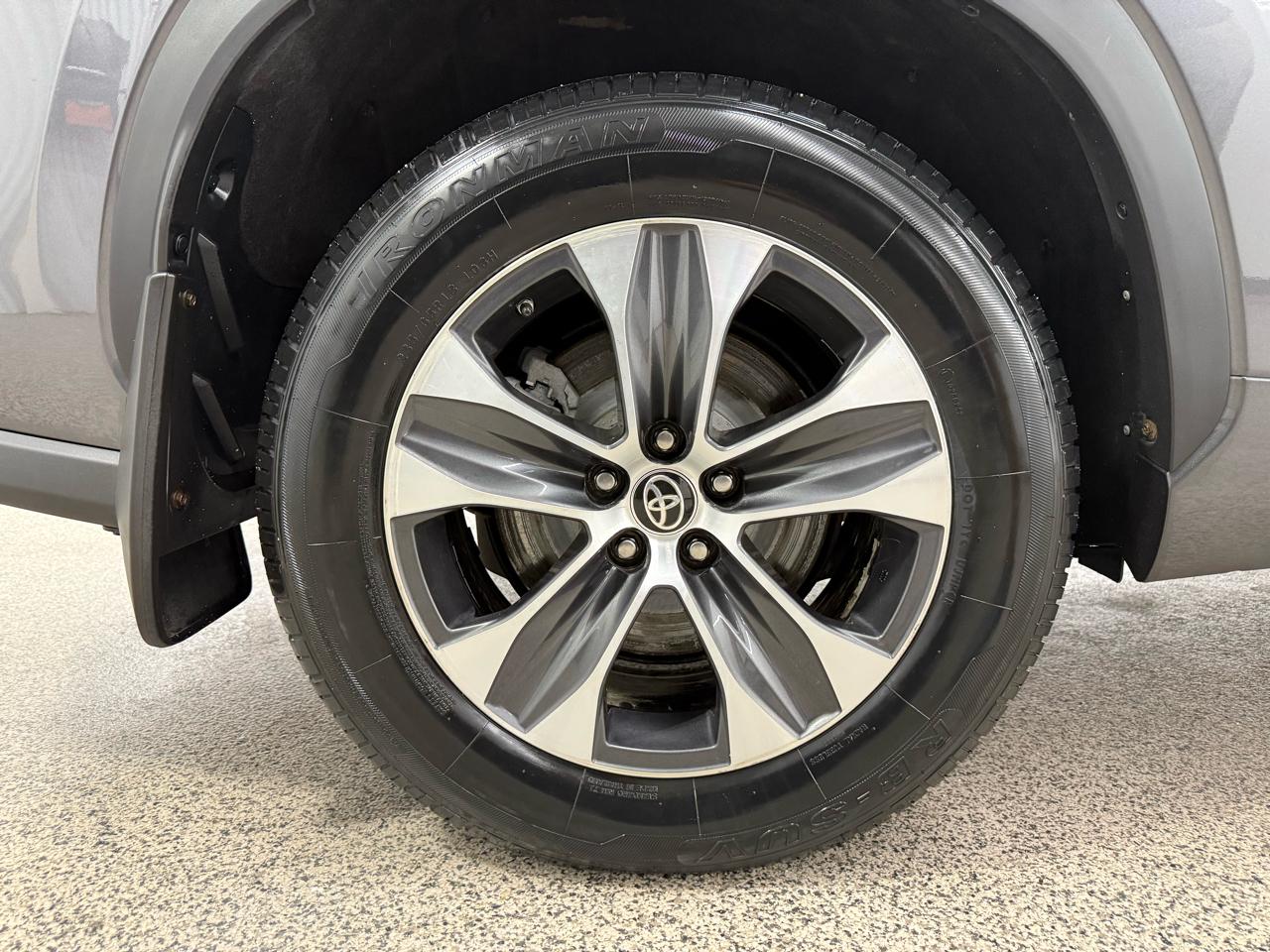 Toyota Highlander Hybrid XLE AWD 2022