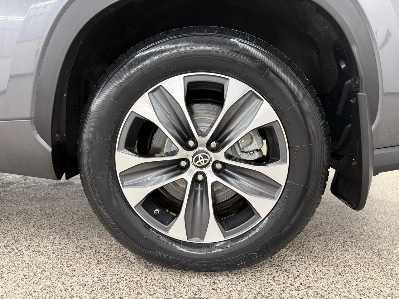 Toyota Highlander Hybrid XLE AWD 2022