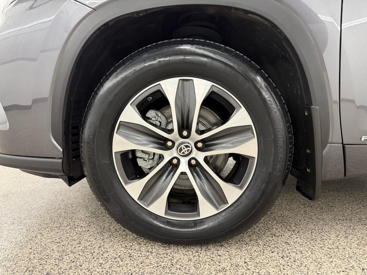 Toyota Highlander Hybrid XLE AWD 2022