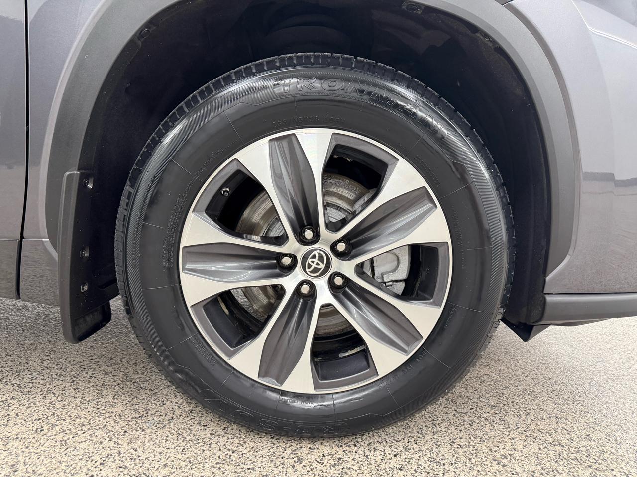 Toyota Highlander Hybrid XLE AWD 2022