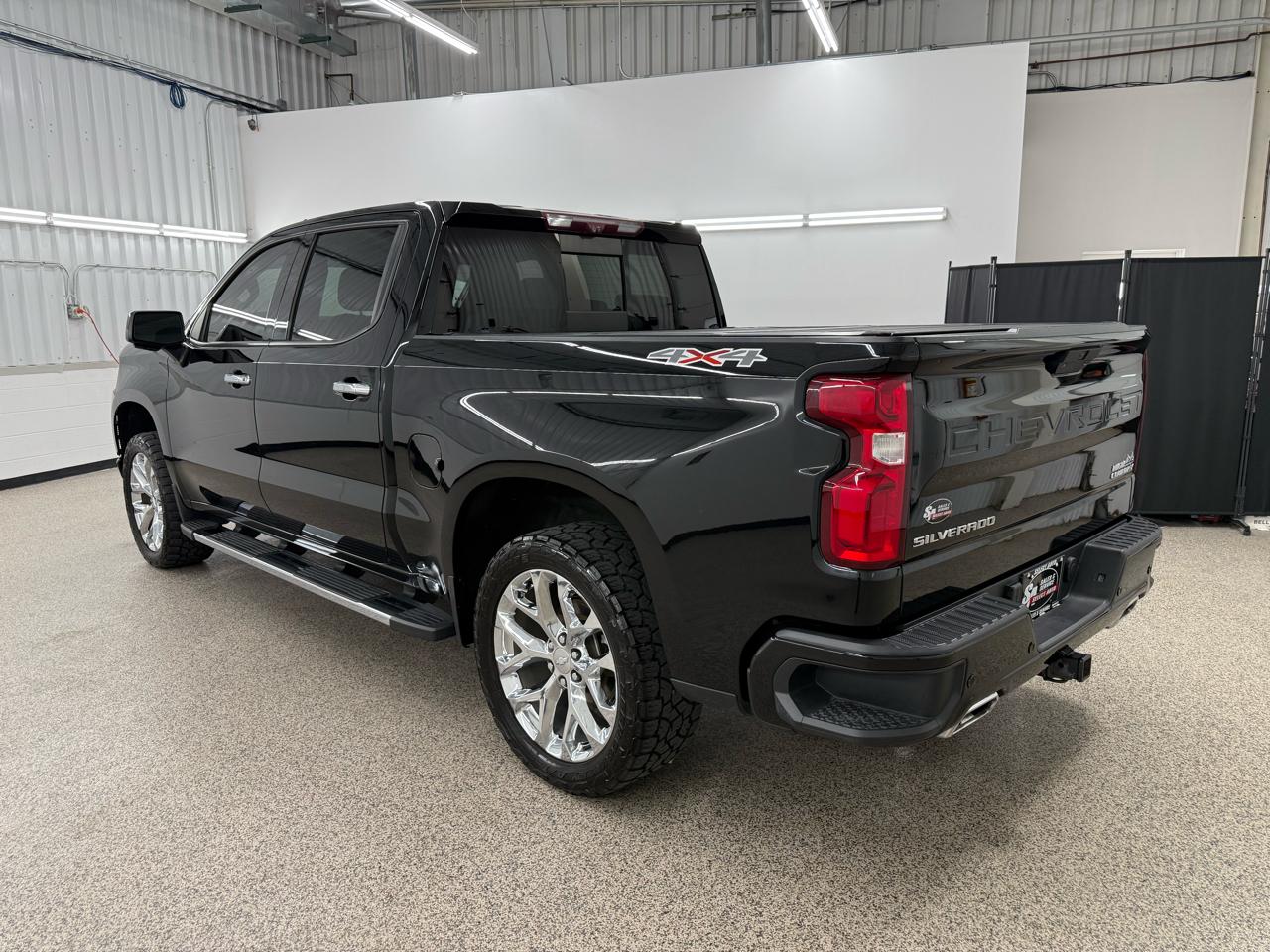 Chevrolet Silverado 1500 High Country Crew Cab Long Box 4WD 2020