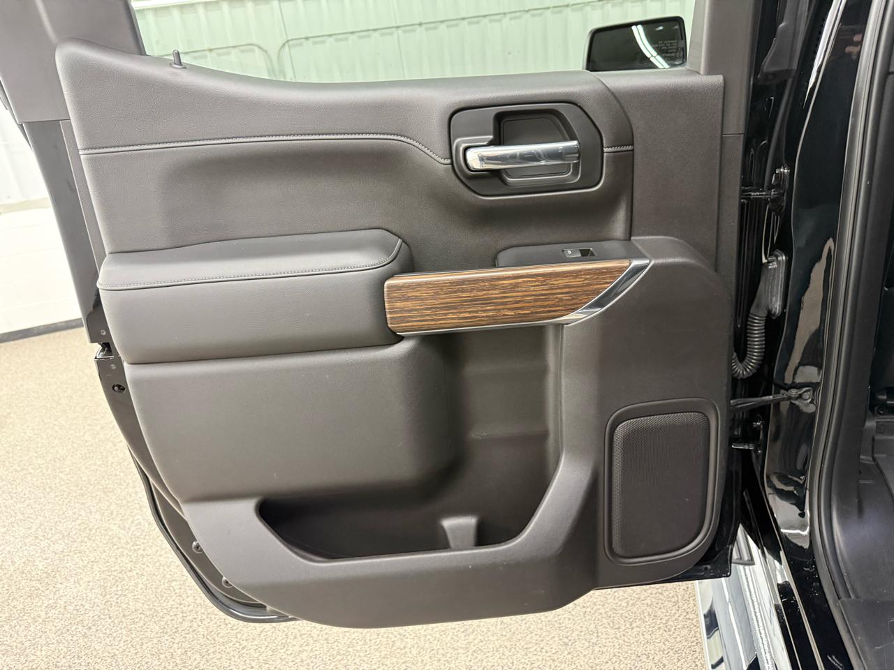 Chevrolet Silverado 1500 High Country Crew Cab Long Box 4WD 2020