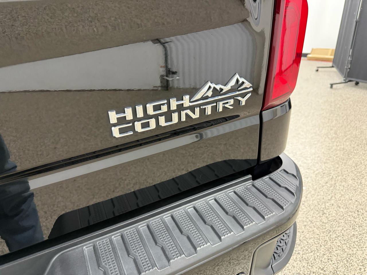 Chevrolet Silverado 1500 High Country Crew Cab Long Box 4WD 2020