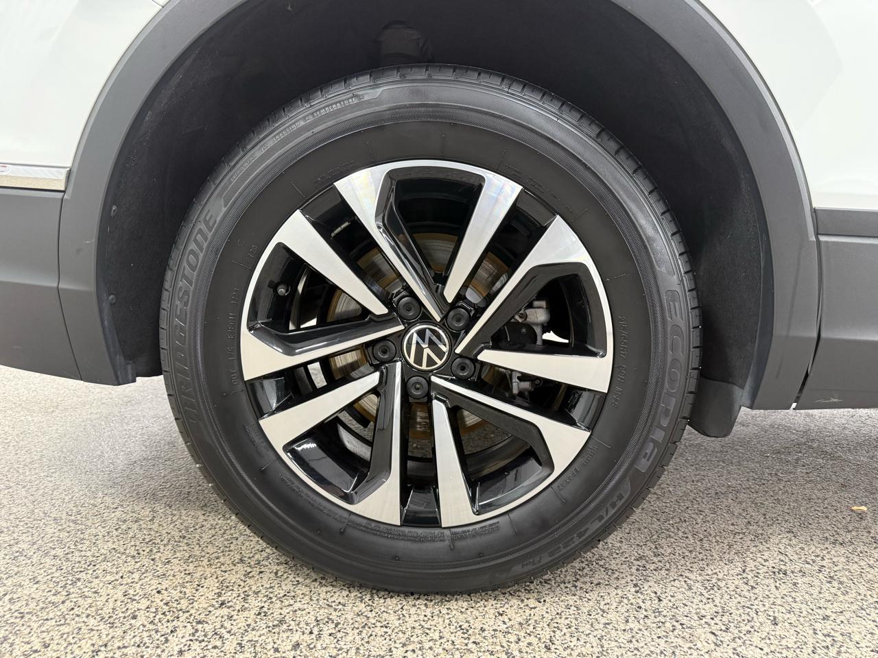Volkswagen Tiguan S 2024