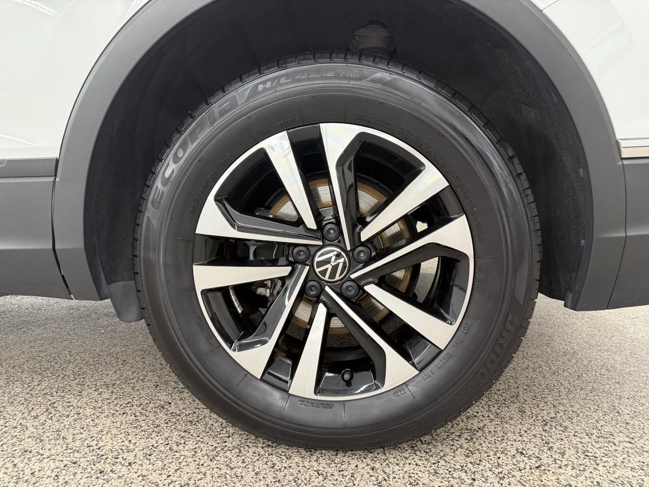 Volkswagen Tiguan S 2024