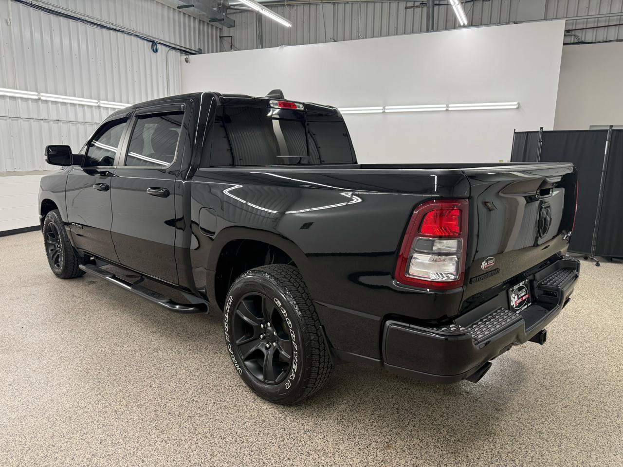 RAM 1500 Big Horn Crew Cab SWB 4WD 2021