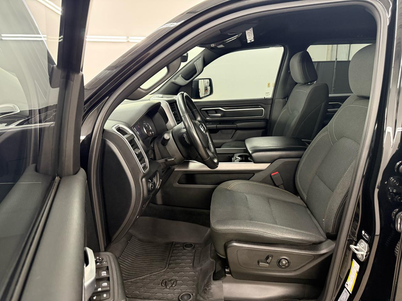 RAM 1500 Big Horn Crew Cab SWB 4WD 2021