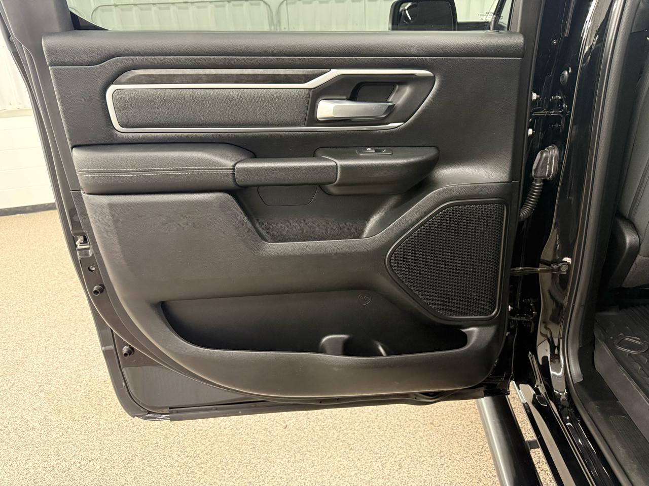 RAM 1500 Big Horn Crew Cab SWB 4WD 2021