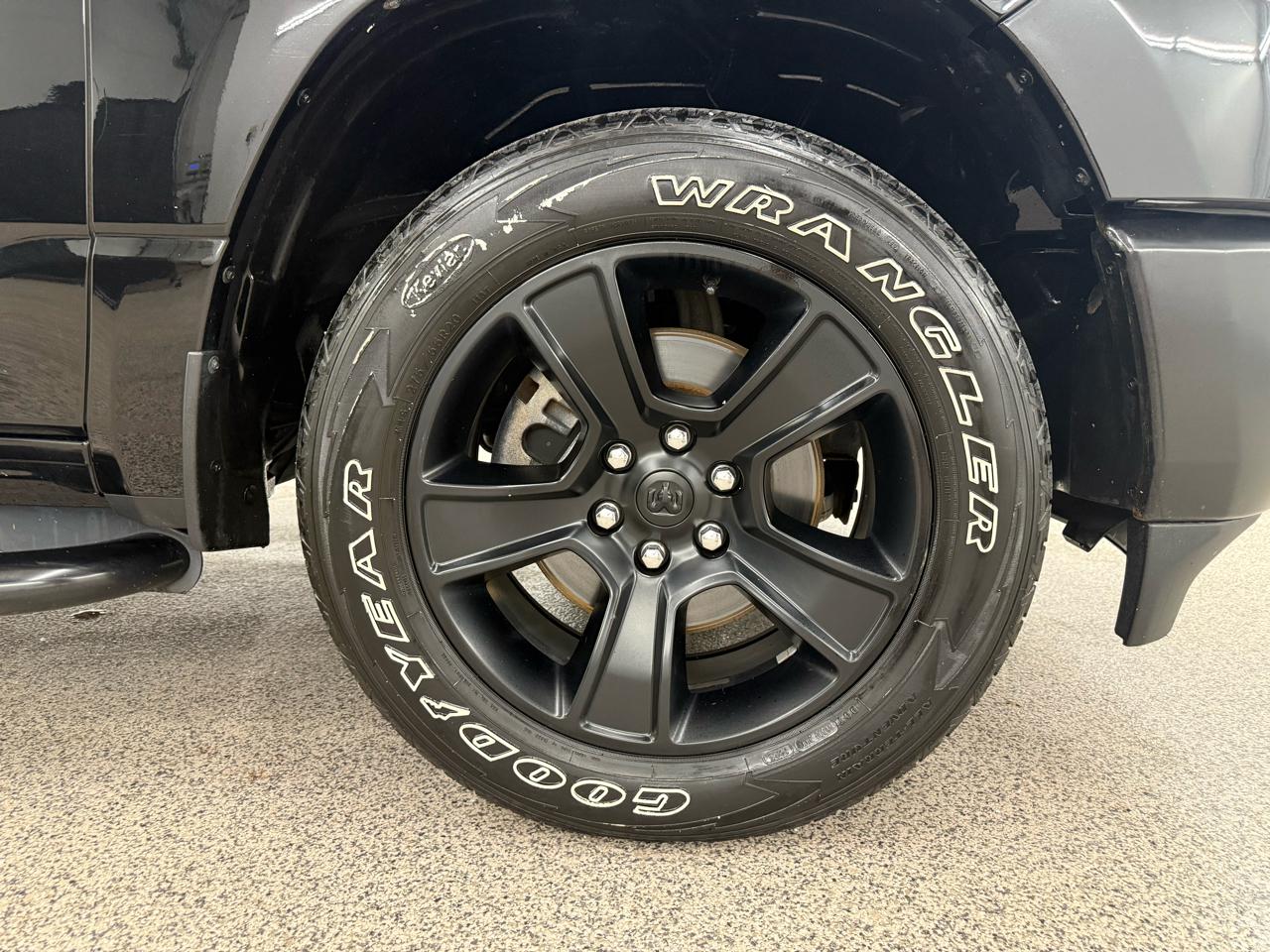 RAM 1500 Big Horn Crew Cab SWB 4WD 2021