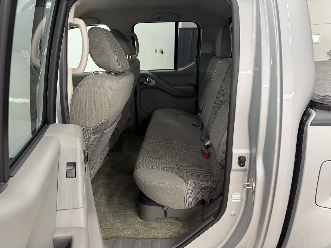 Nissan Frontier S Crew Cab 5AT 2WD 2017