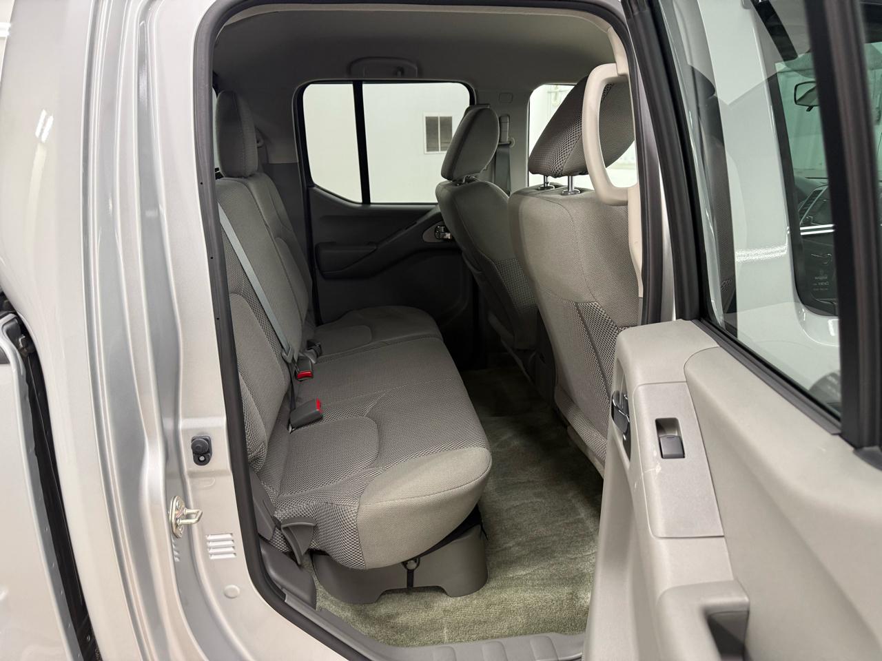 Nissan Frontier S Crew Cab 5AT 2WD 2017