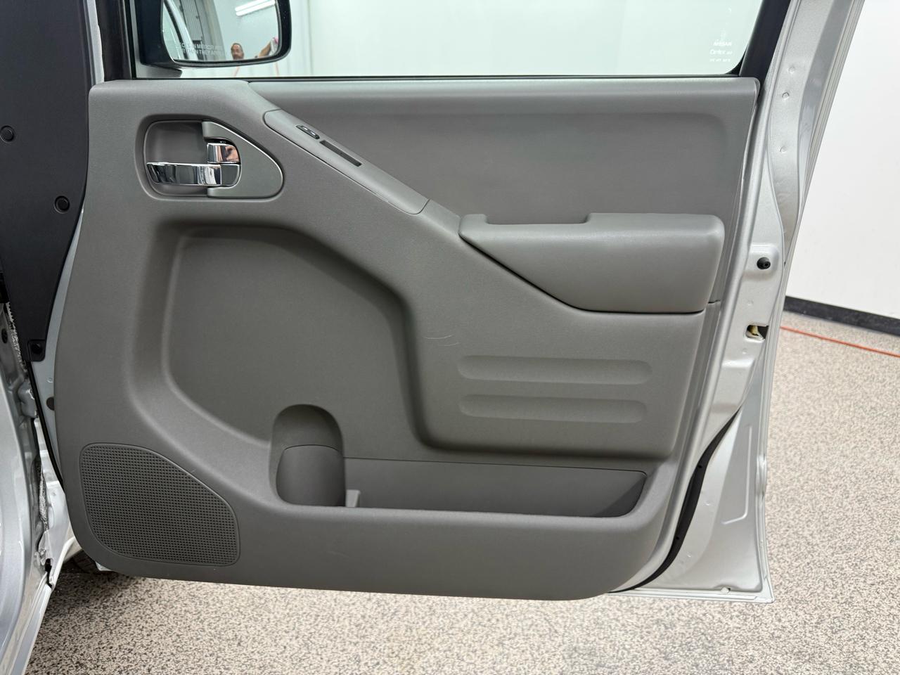Nissan Frontier S Crew Cab 5AT 2WD 2017